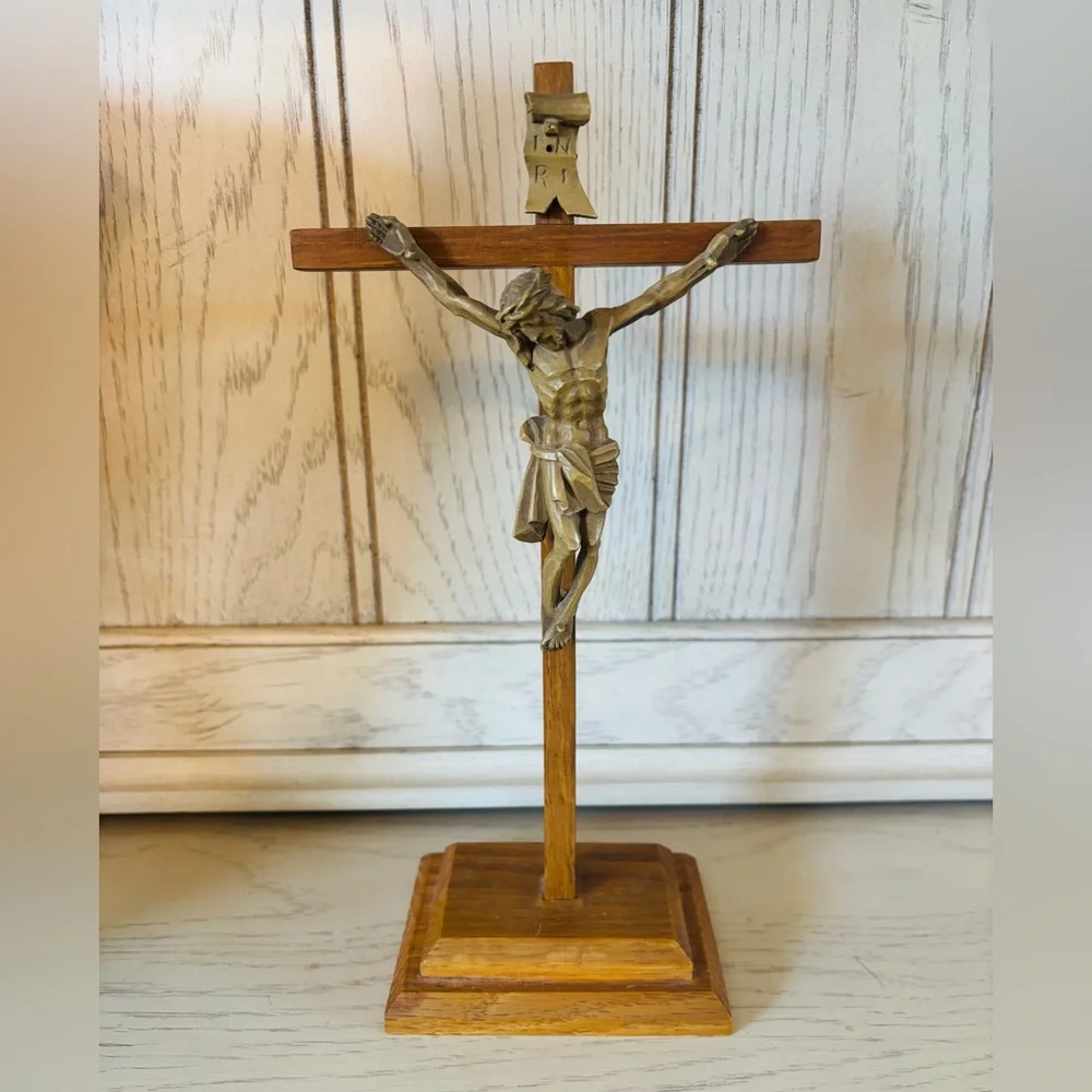 Standing cross - Picture 1 of 2